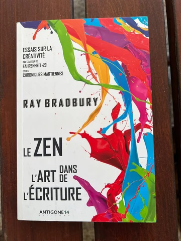 Le zen dans l'art de l'écriture, photographié par Pierre-François sur un banc de jardin