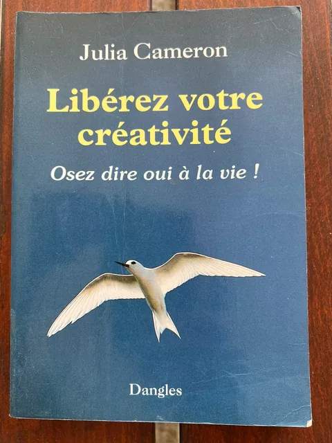 Libérez votre créativité, photographié par Pierre-François sur un banc de jardin