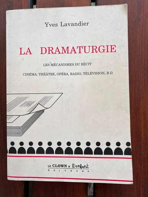 La dramaturgie, photographié par Pierre-François sur un banc de jardin