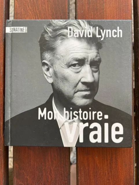 Mon histoire vraie, photographié par Pierre-François sur un banc de jardin